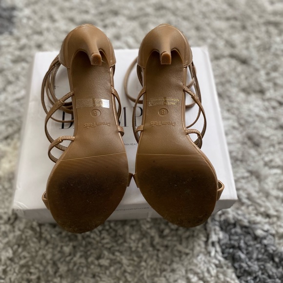 Like new Dream Pairs size 8 nude heels - Picture 3 of 4